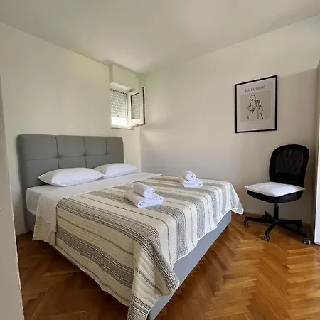 Apartment Apartman Vanda Omis